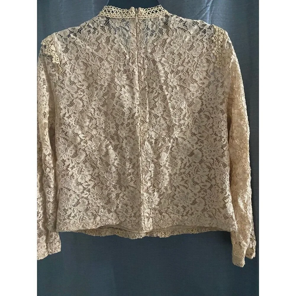 Zara long sleeve nude floral lace cropped top with zippered closure  | worn once